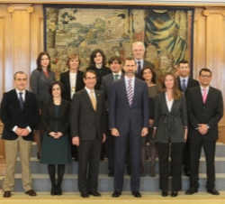 Su Alteza Real el Príncipe de Asturias junto a los participantes españoles en el "International Visitors Leadership"